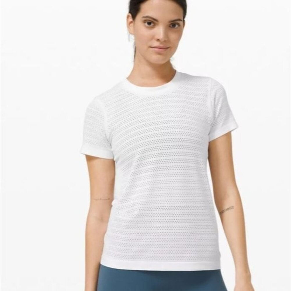 Lululemon Swiftly Breath White Perforated Short Sleeve T-Shirt Size 6 EUC 7675